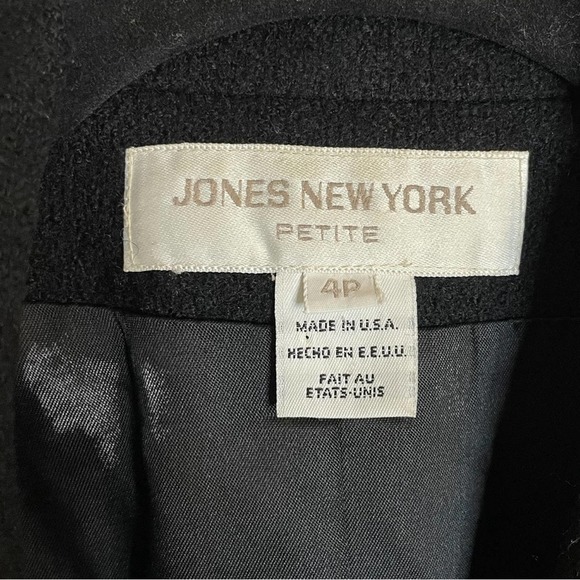Jones New York Petite Wool Blend Black Blazer w/ Gold Toned Button’s Size 4P - Picture 7 of 8